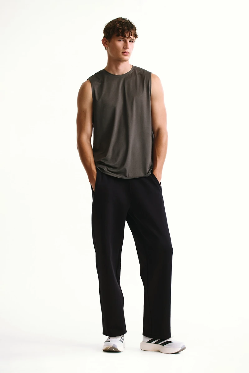 Loose-Fit Sports Joggers with DryMove™