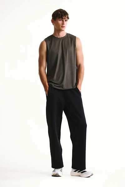 Loose-Fit Sports Joggers with DryMove™