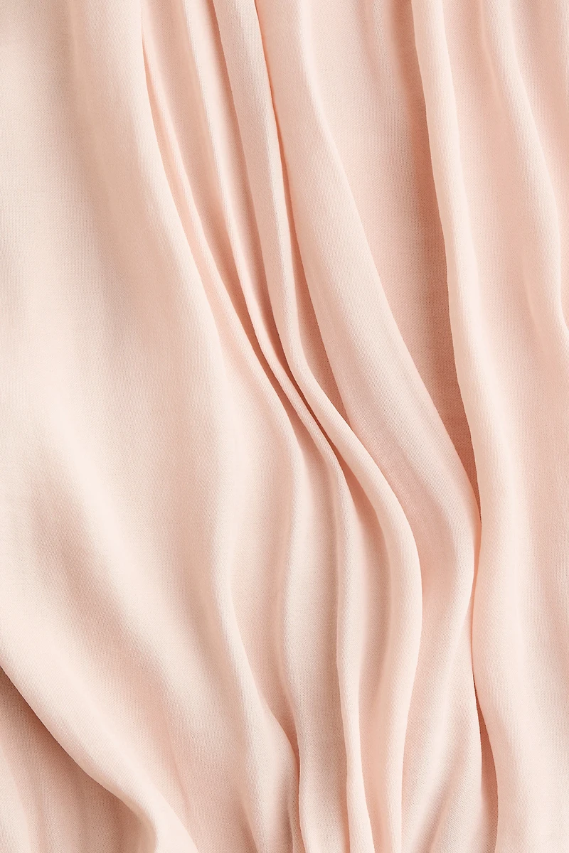 Robe drapée avec détail noué