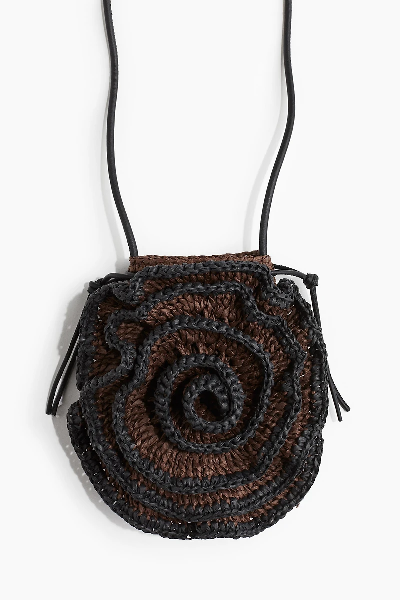 Sac en paille pour téléphone avec appliqué