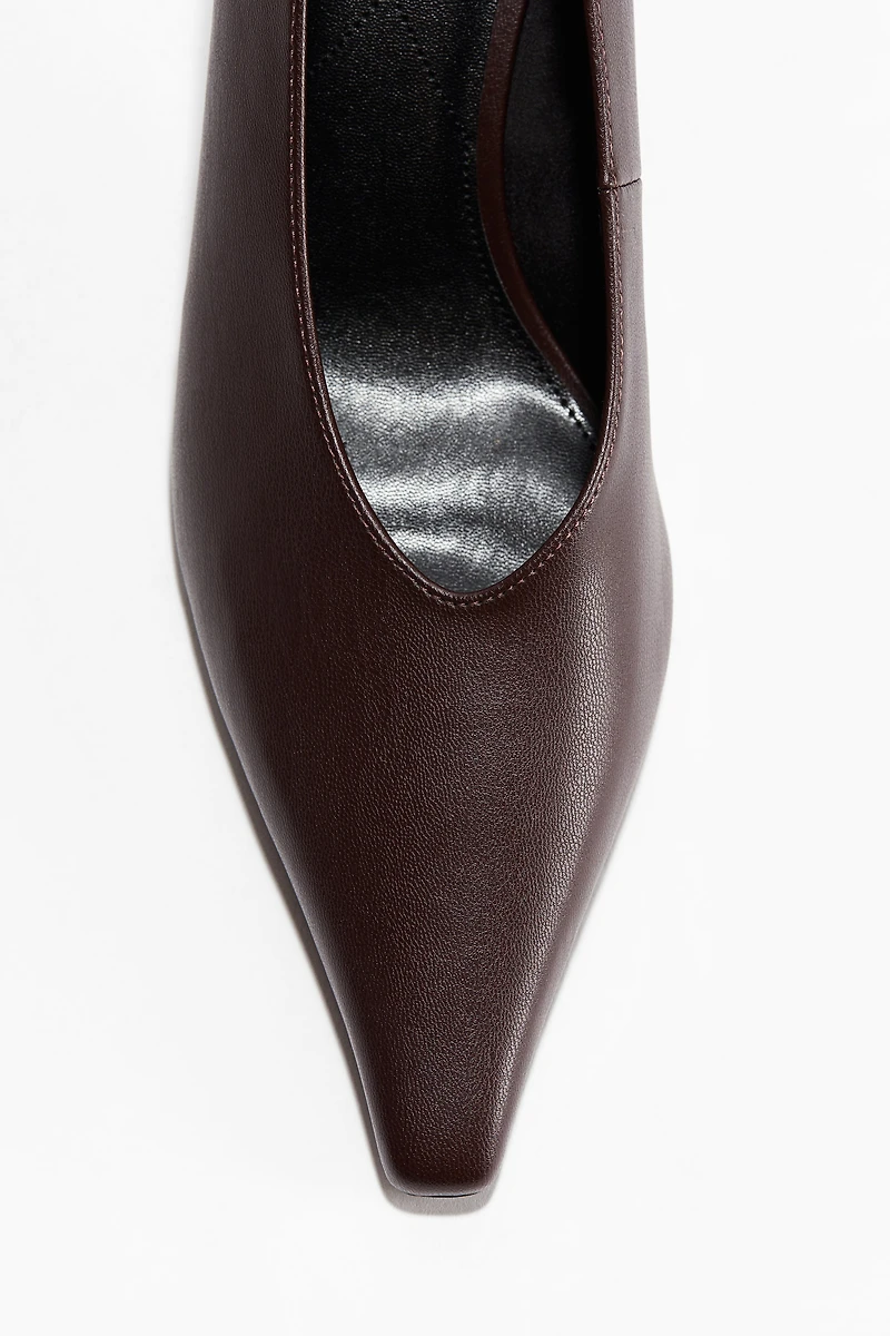 Pointed Pumps