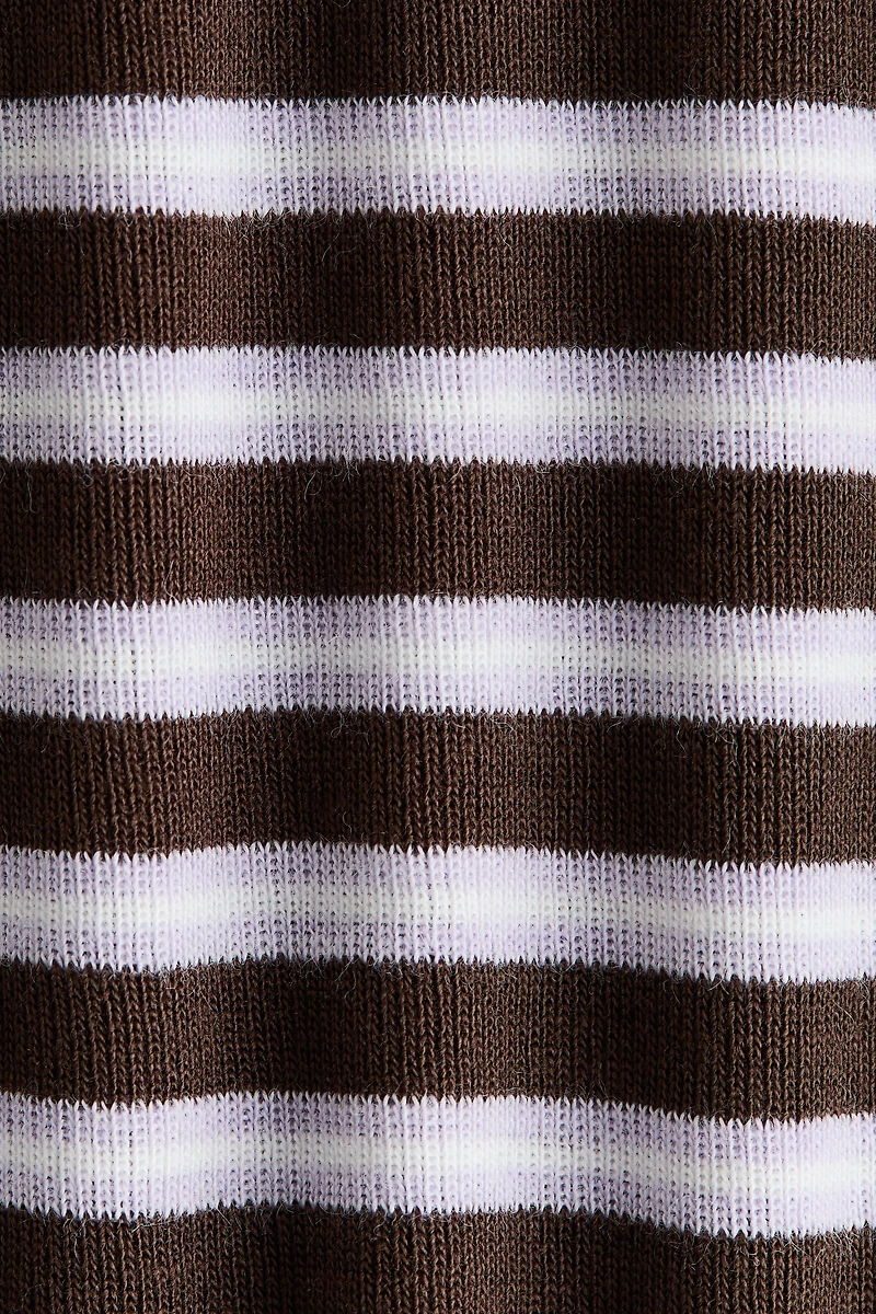 Fitted Contrasting-Trim T-Shirt