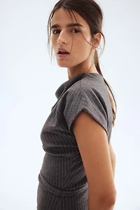 Robe à effet drapé avec ceinture