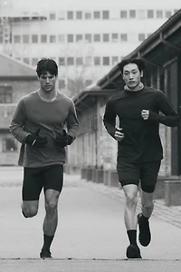 T-shirt de sport coupe classique avec DryMove™