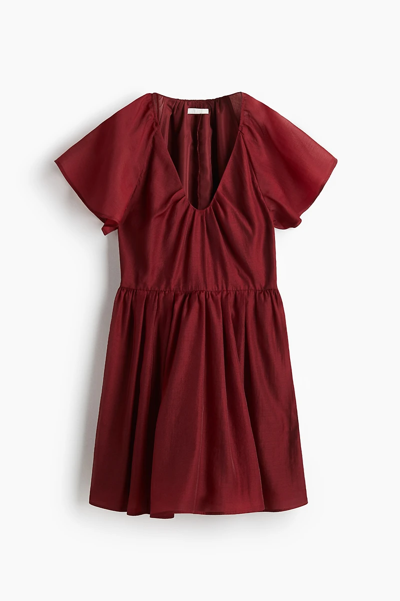 Robe à manches papillon