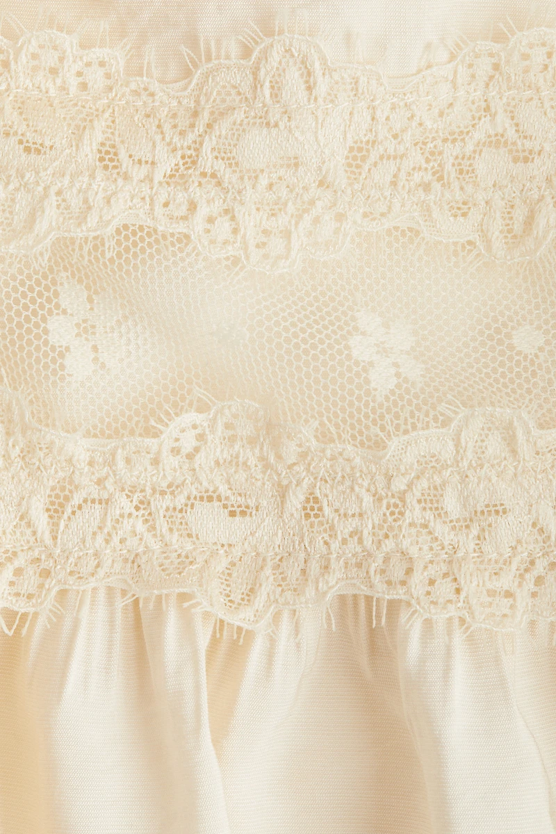 Blouse avec dentelle