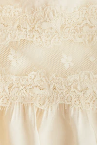 Blouse avec dentelle