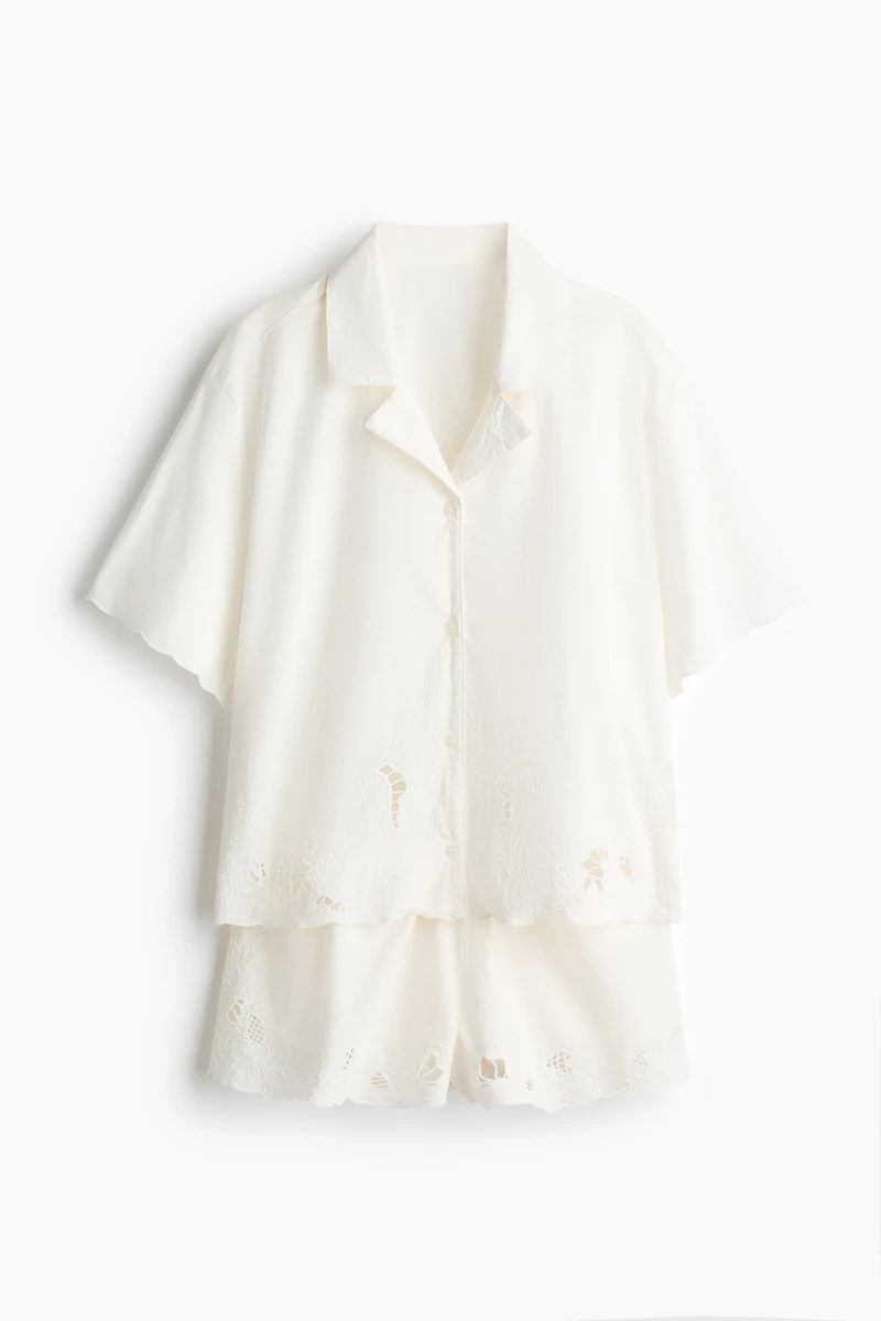 Pyjama avec broderie anglaise