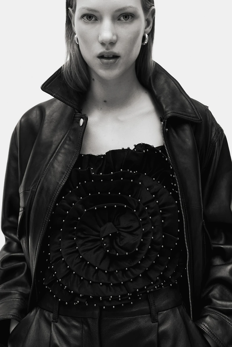 Haut ornementé à bretelles fines