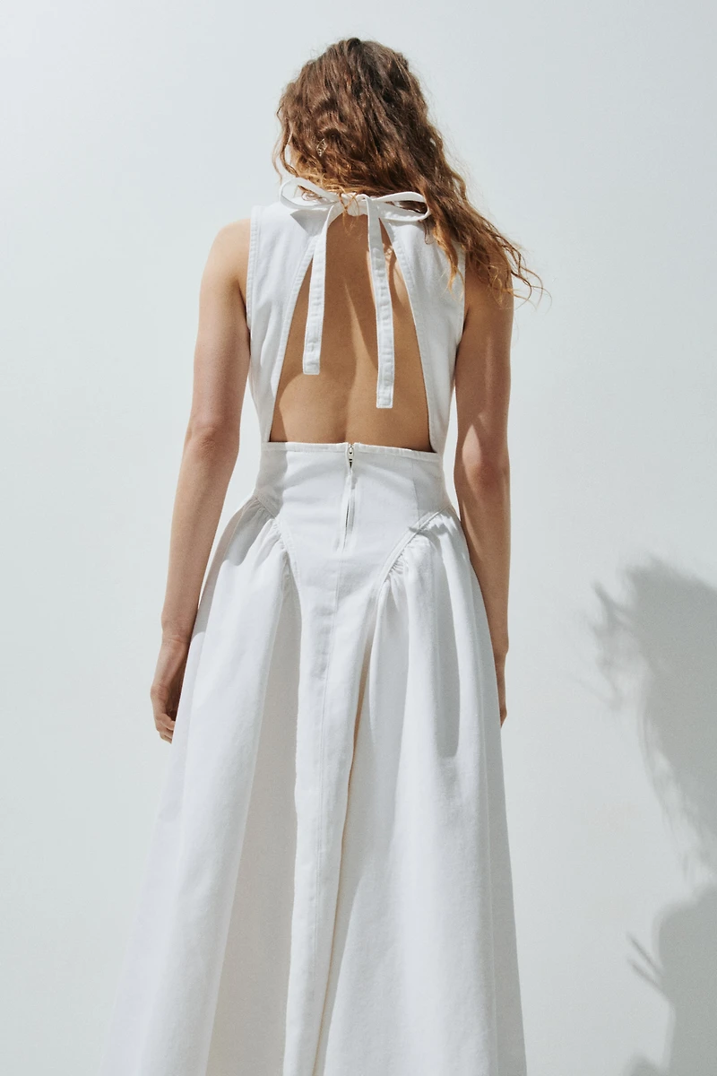 Robe en denim avec dos ouvert