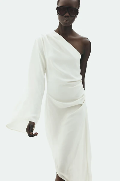 Robe asymétrique à effet drapé