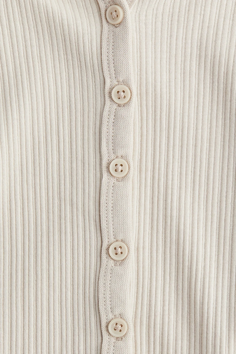 Haut côtelé à boutons