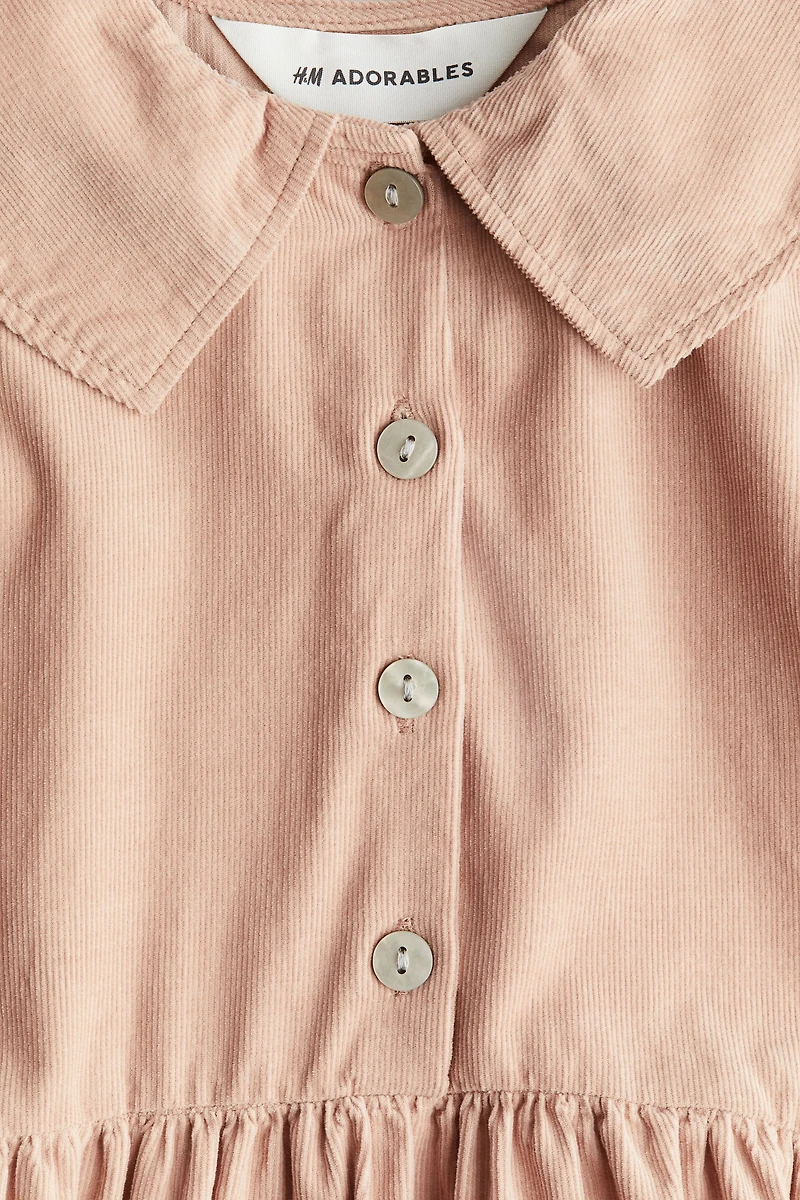 Robe en velours côtelé avec col marin