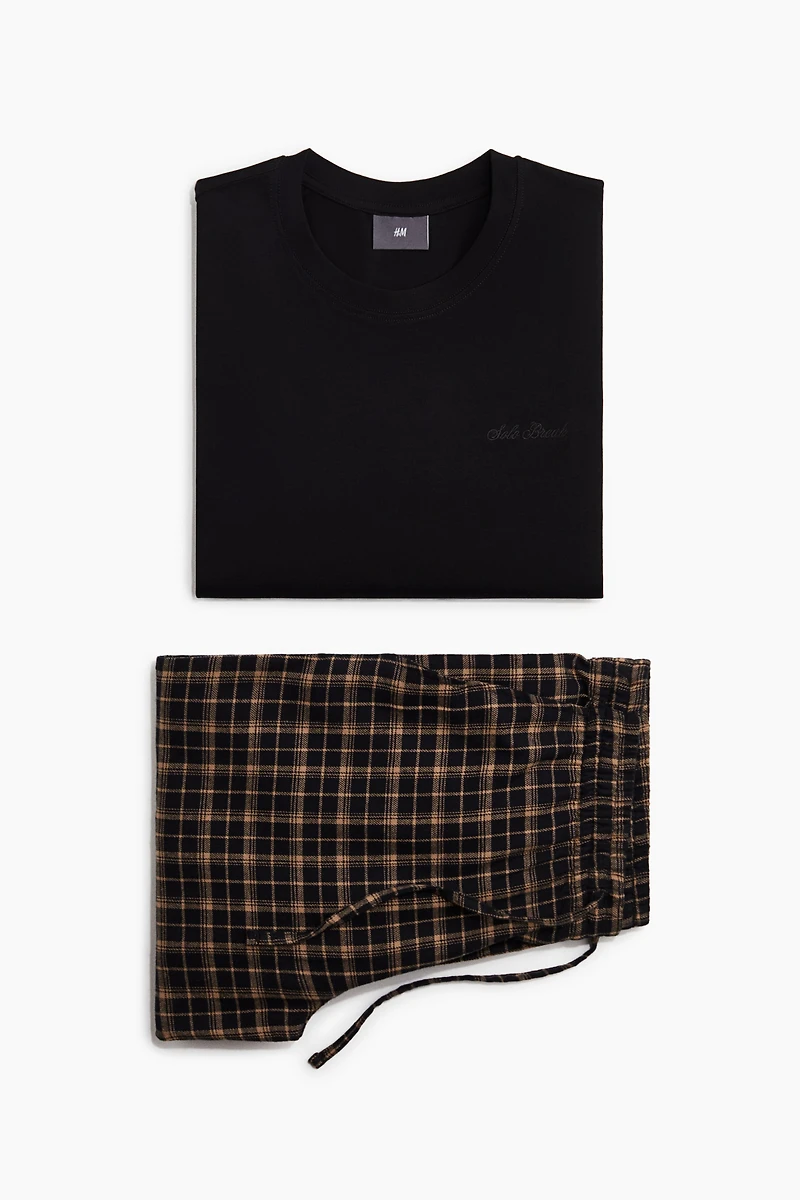 T-shirt et pantalon de pyjama en coton