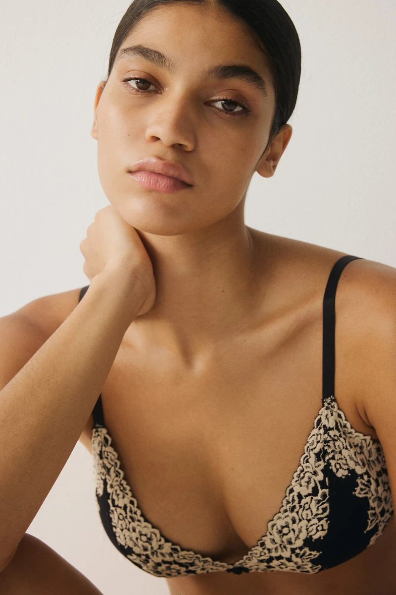 Soutien-gorge souple et paddé en dentelle