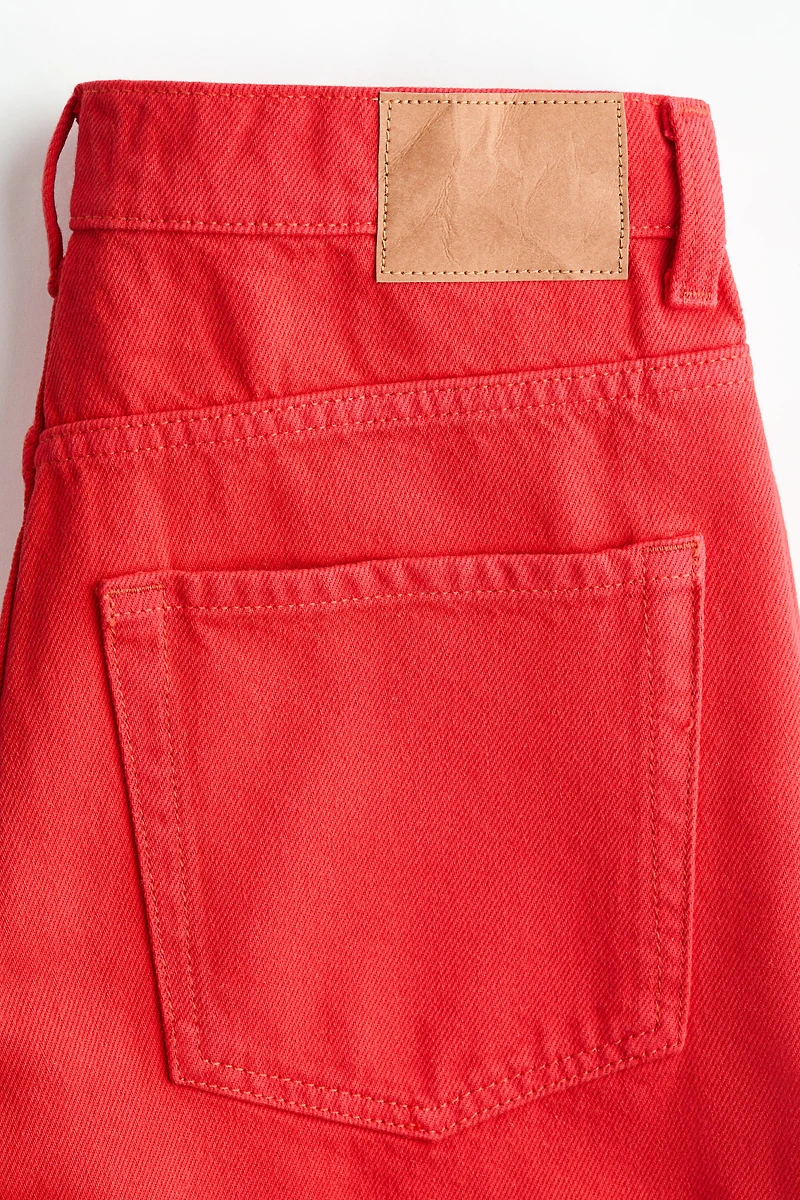 Short en denim avec bords coupés