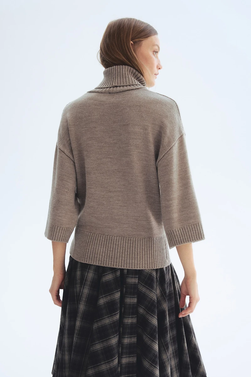 Chandail à col roulé en fin tricot doux