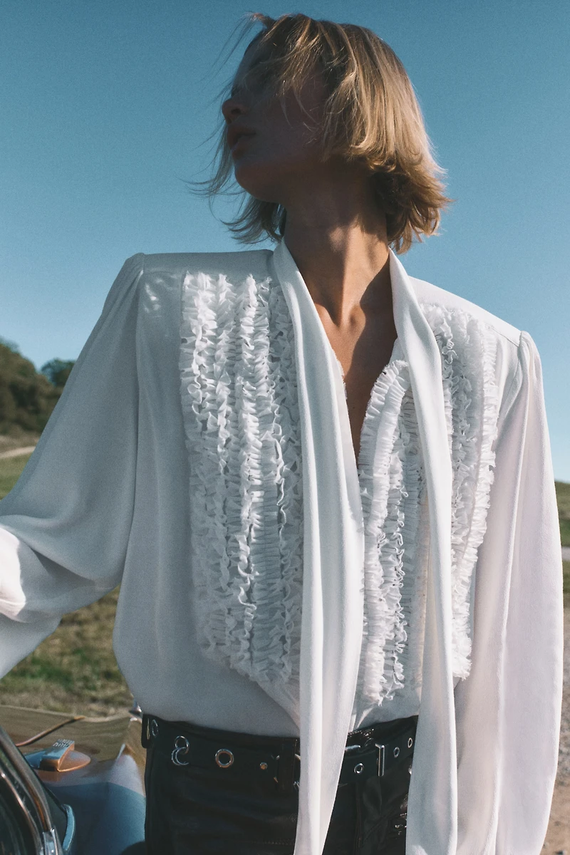 Blouse ample à col lavallière