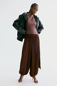 Pantalon à jambes ballon avec panneau drapé