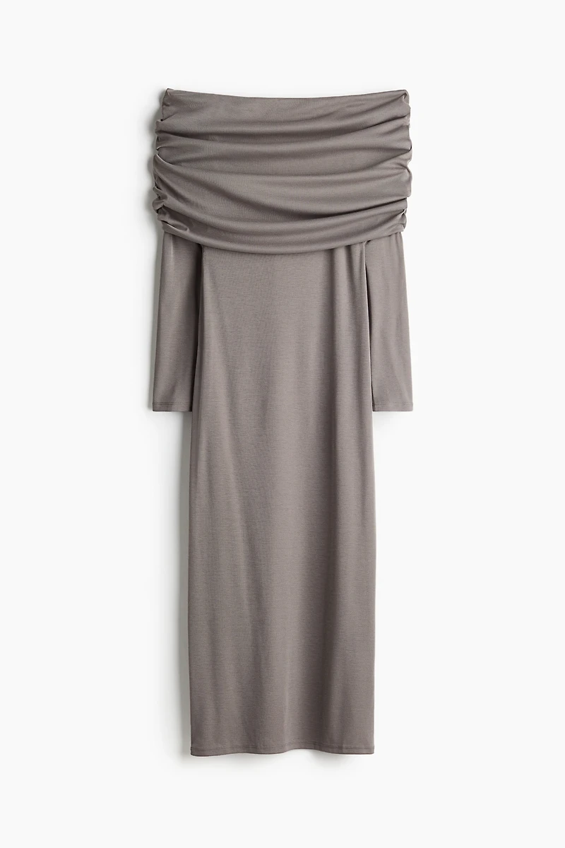 Robe épaules nues avec bord replié