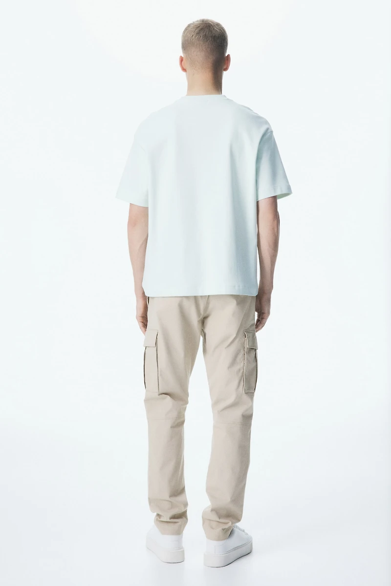 Pantalon cargo près du corps