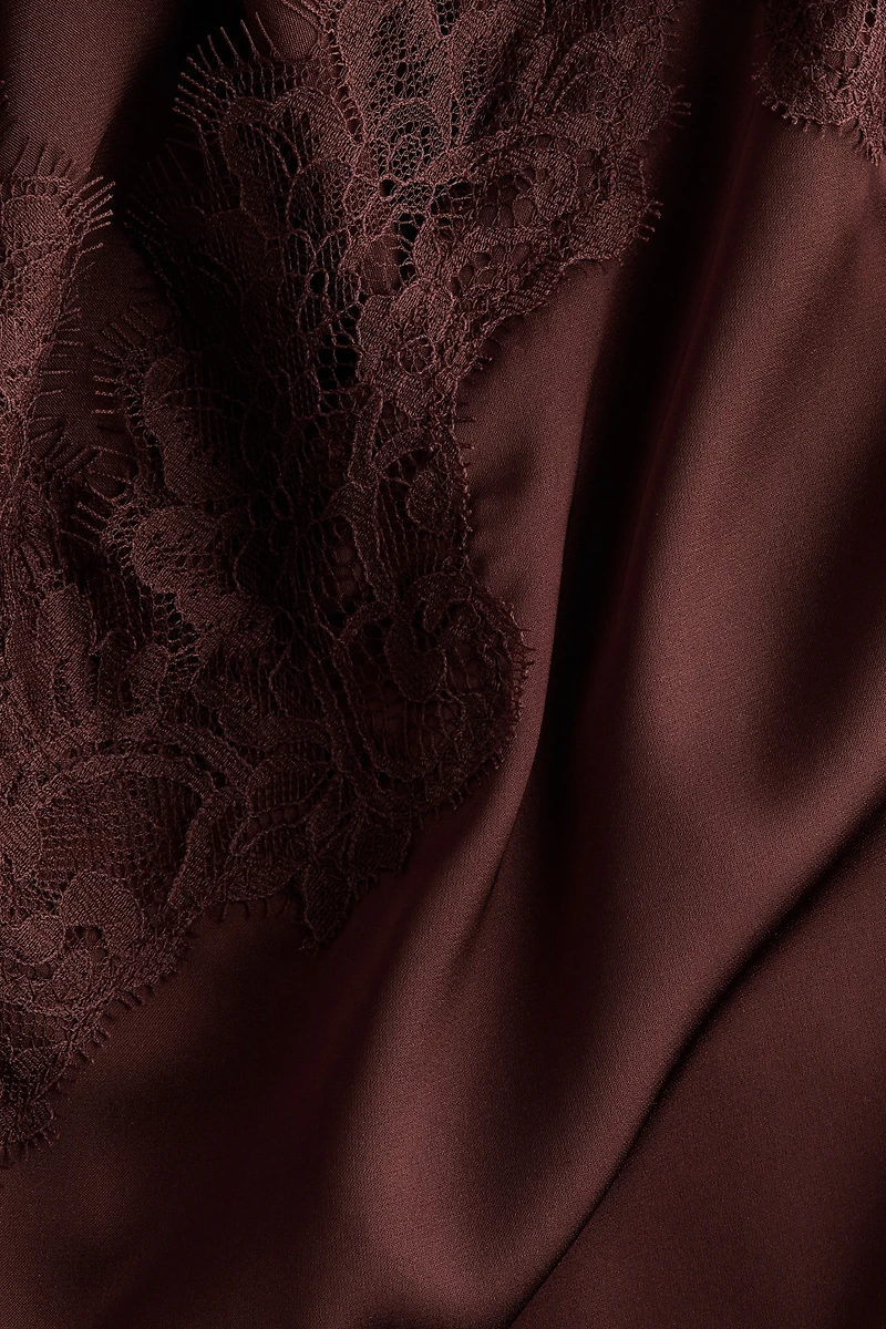 Pyjama en satin avec dentelle