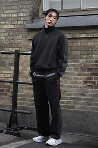 Loose-Fit Sports Joggers with DryMove™