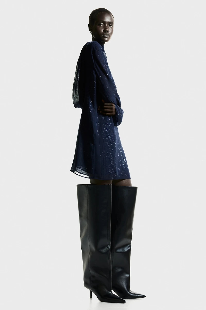 Robe ornée à dos bénitier