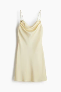 Robe combinaison en satin avec détail à nouer