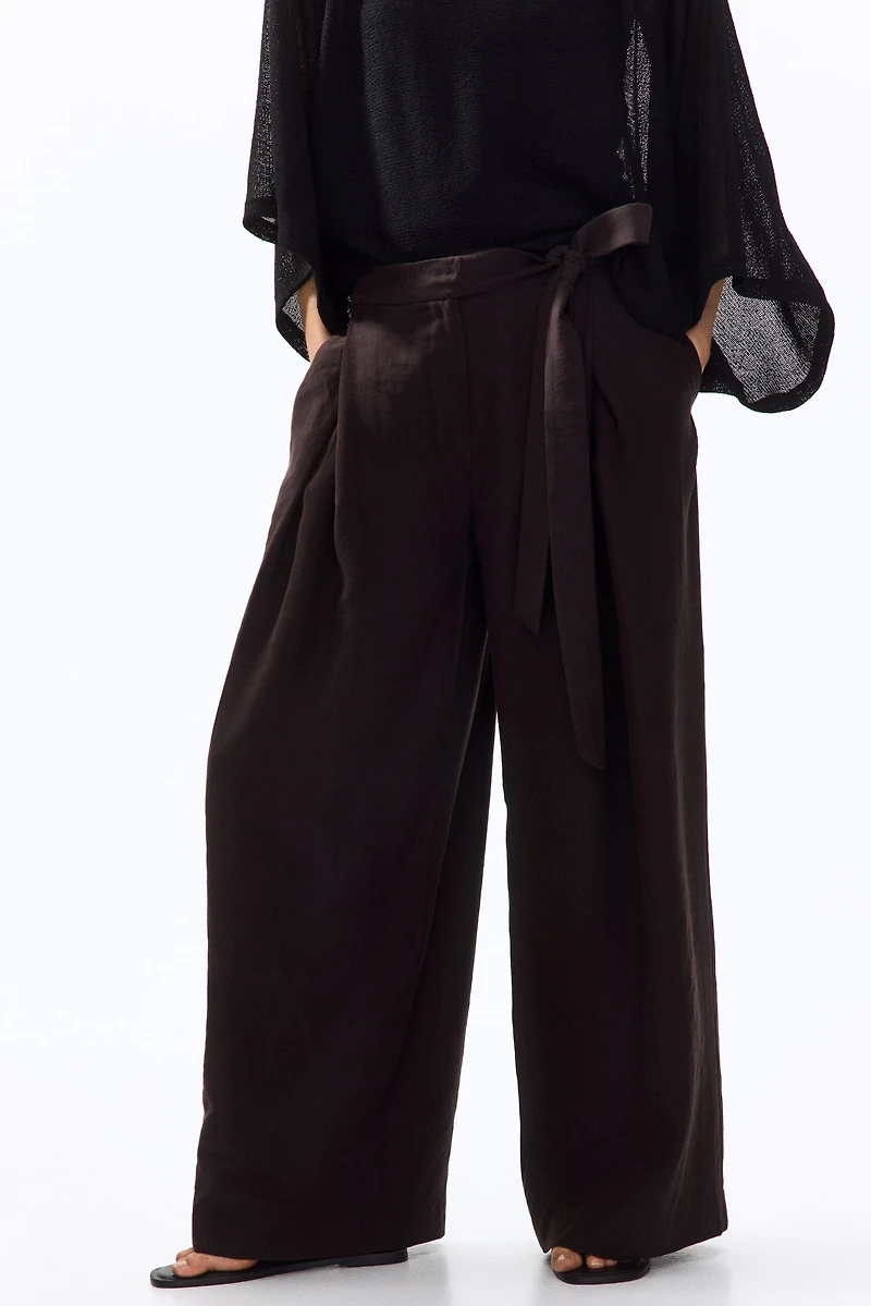 Pantalon en sergé avec détail à nouer