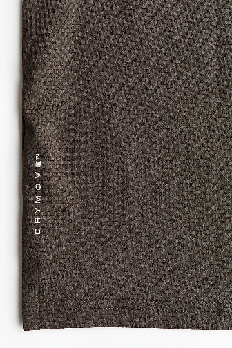 T-shirt sport épousant les muscles en DryMove🅪
