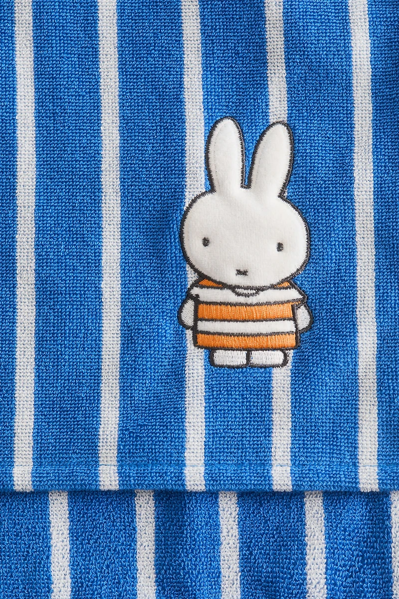 Cape-Style Baby Towel with Appliqué