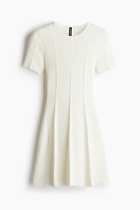 Robe en tricot côtelé avec jupe évasée
