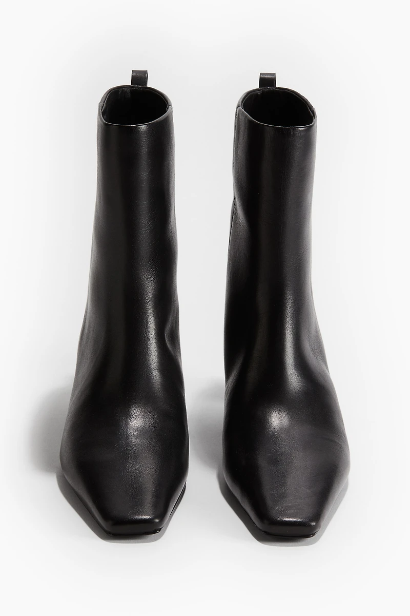 Bottines à talon en cuir