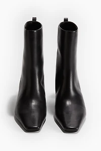 Bottines à talon en cuir