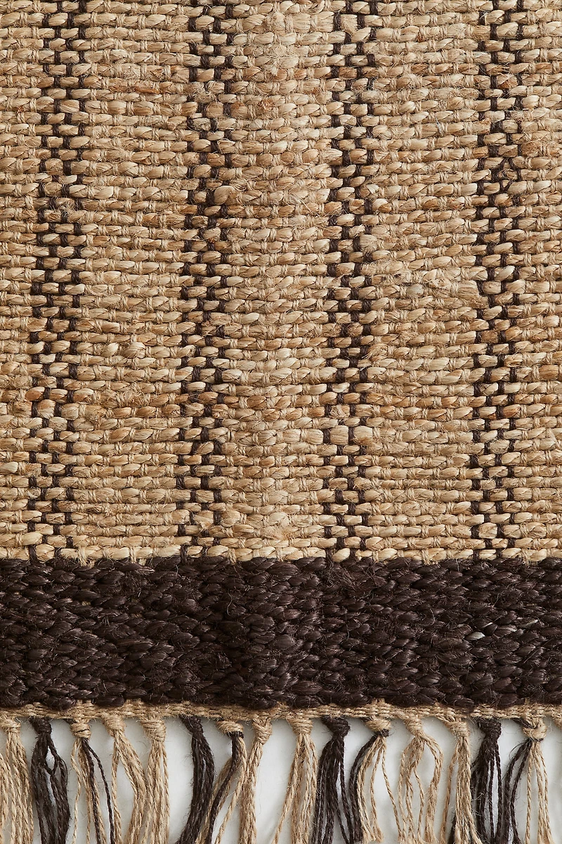 Tapis frangé en jute