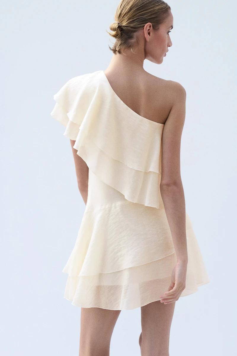 Robe asymétrique volantée