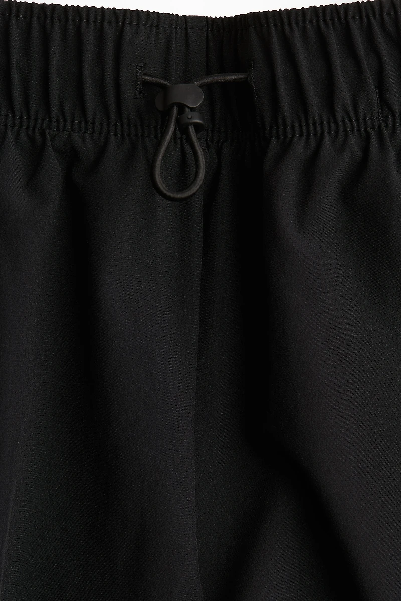 Lightweight Sports Shorts with DryMove™