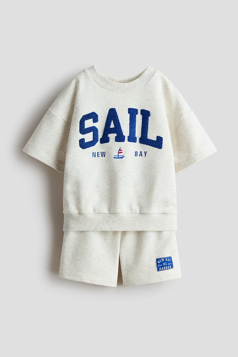 2-Piece Sweatshirt and Shorts Set with Motif