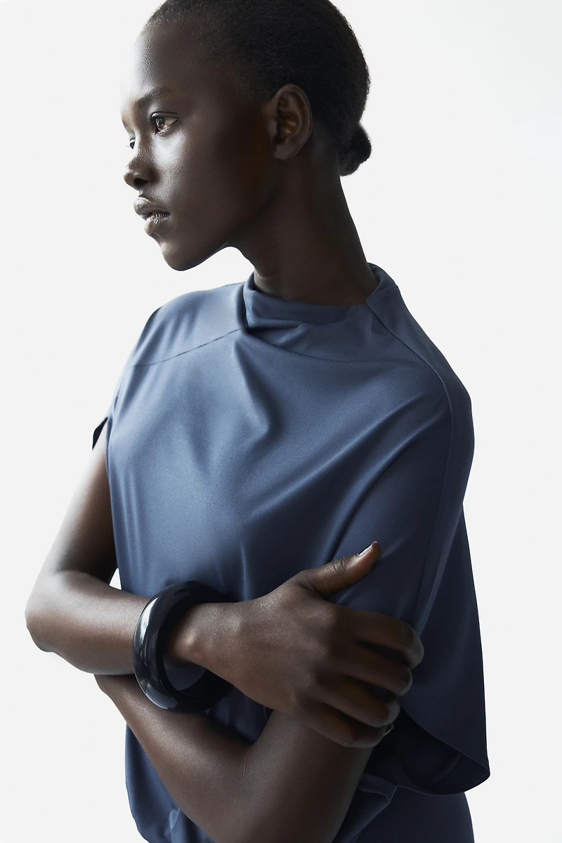 Robe asymétrique à effet drapé