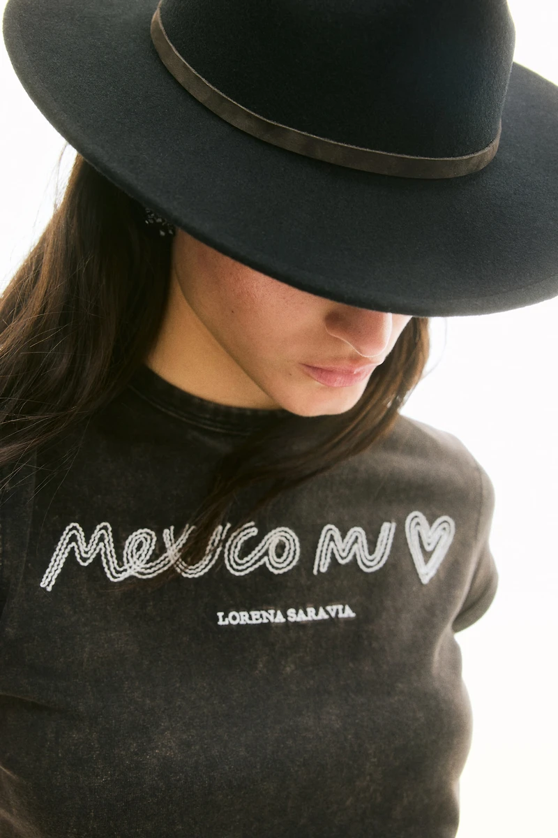 Fitted T-Shirt with Motif