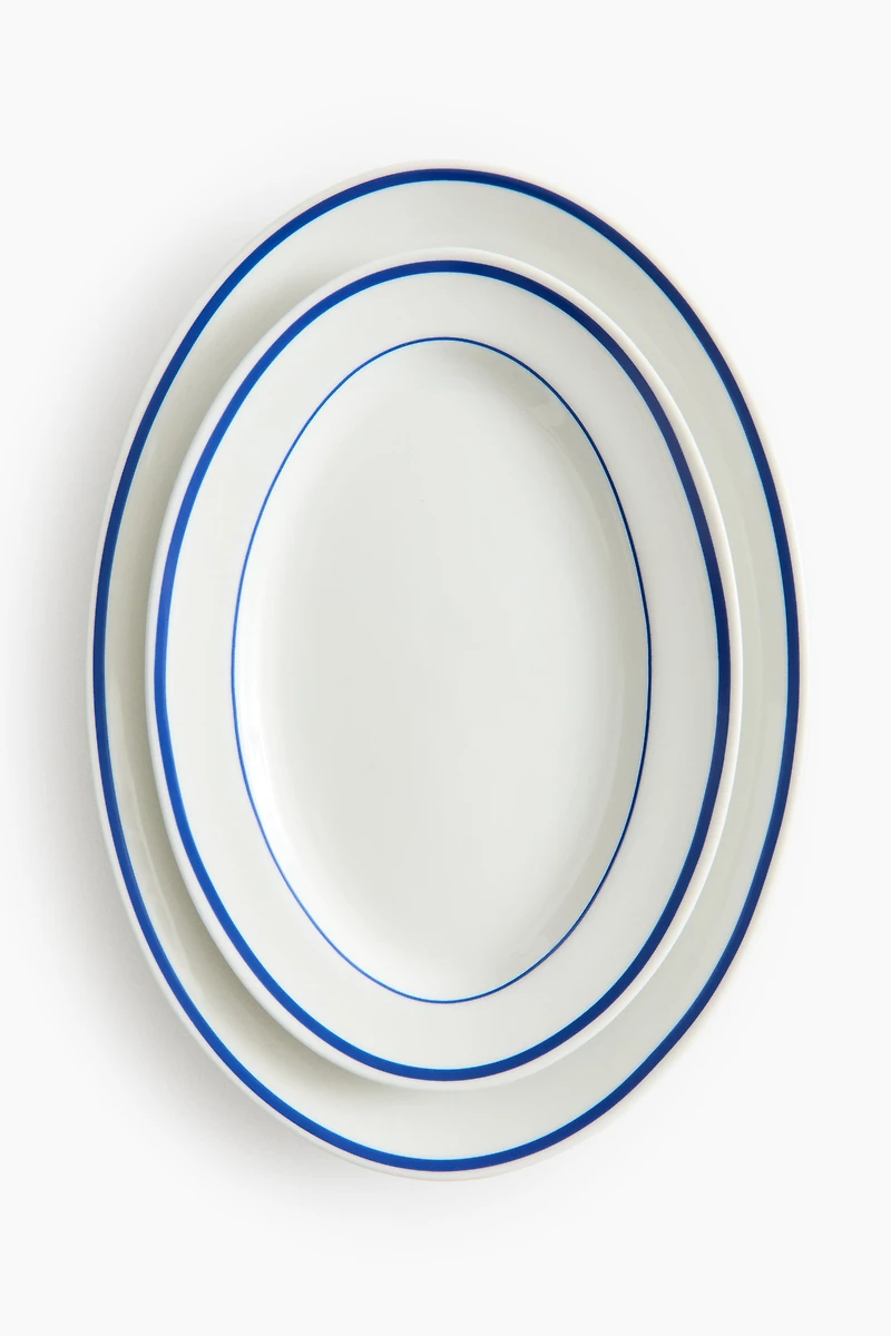 Lot de 2 assiettes service en porcelaine