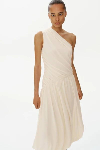 Robe asymétrique avec bas à effet ballon