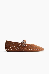 Ballerines cloutées façon Mary Jane
