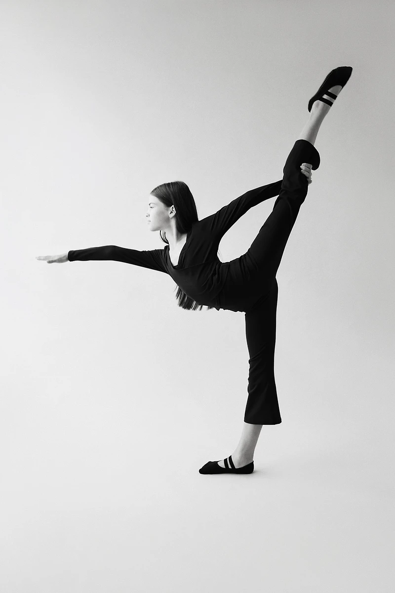 Flared Capri Yoga Leggings with SoftMove™