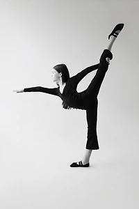 Flared Capri Yoga Leggings with SoftMove™