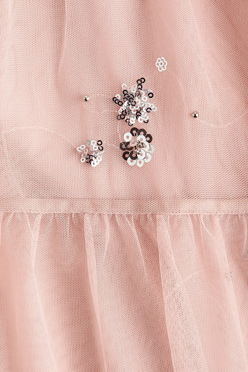 Robe en tulle à sequins