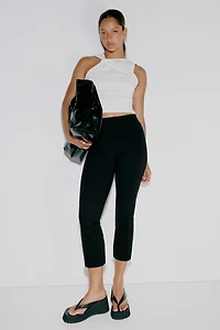 Viscose-Blend Capri Pants