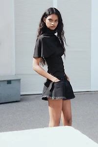 Haut asymétrique avec col cheminée