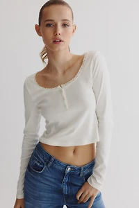 Haut à encolure dégagée